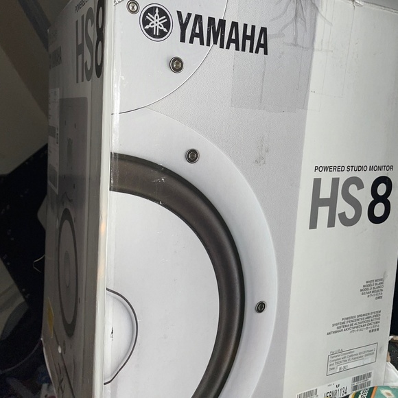 2 Yamaha HS8 W 8-Inch Powered Studio Monitor Speaker, White - Picture 1 of 1